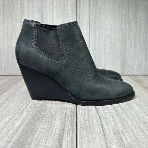 Cole Haan Boots Women 8.5 Balthasar Chelsea Black Leather Ankle Top Wedge D42310 - Picture 3 of 10